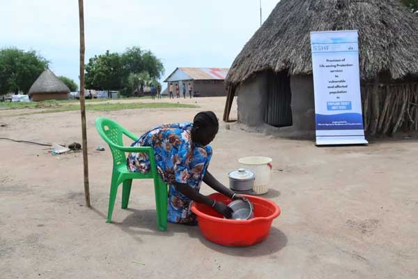 Nyajang washing utensils in her home, in Thoarnhuom Payam, Panyijiar County.